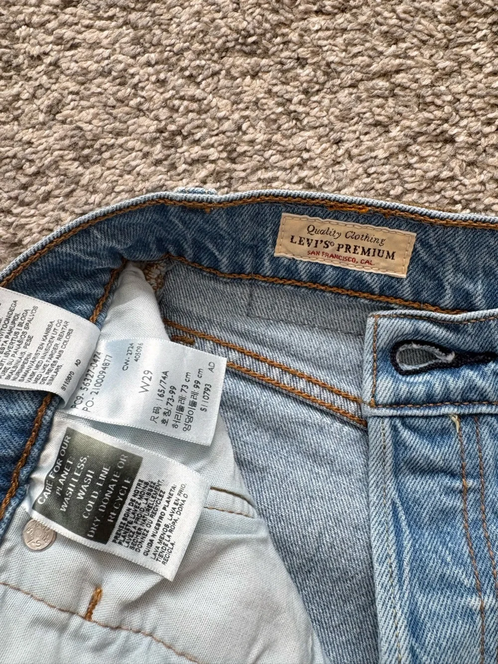 Levi’s 501 Shorts - Picture 5 of 5